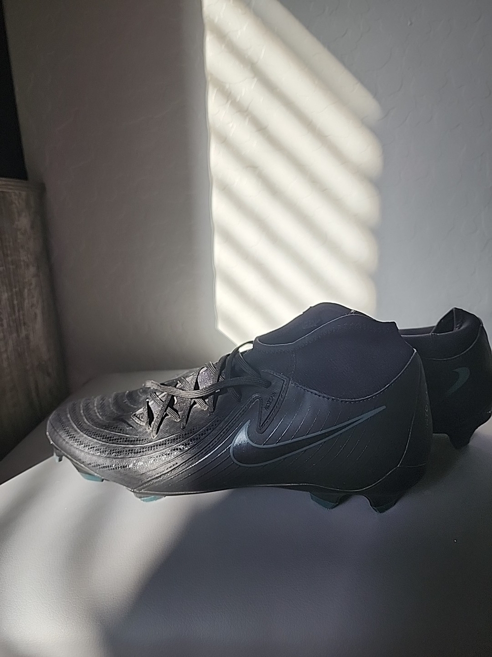 Nike Men’s All-Black Soccer Cleats Phantom Luna FD6725-002
